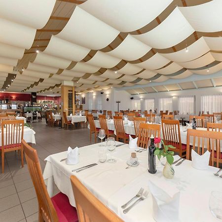 Restaurant Bric Dekani エクステリア 写真