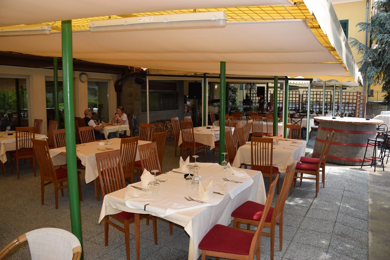 Restaurant Bric Dekani エクステリア 写真