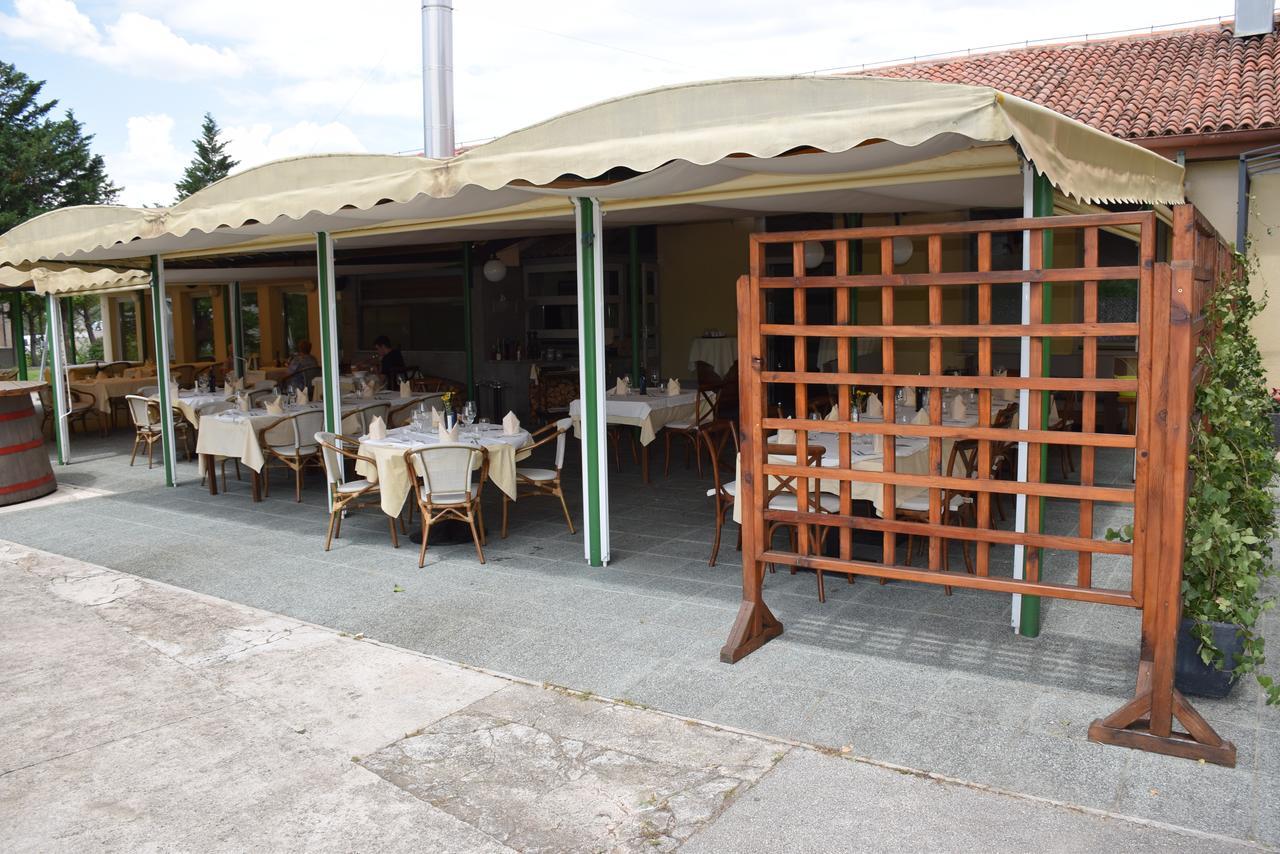 Restaurant Bric Dekani エクステリア 写真