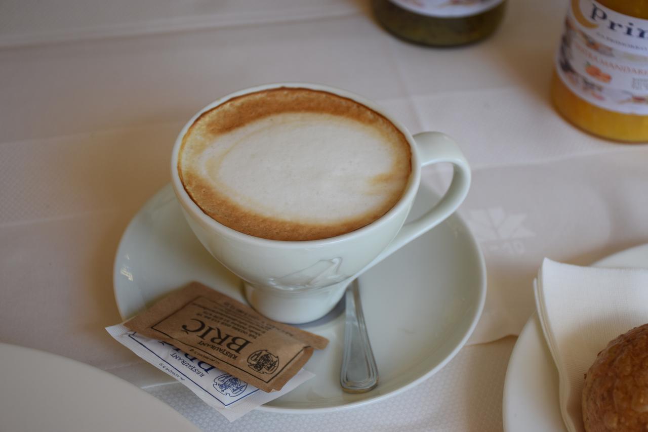 Restaurant Bric Dekani エクステリア 写真